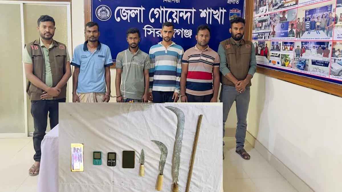 কোনাবাড়ীতে মাইক্রোবাসে ডাকাতির ঘটনায় গ্রেফতার ৪