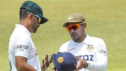 মাঝরাতে ভিডিও বার্তায় মুশফিকের কাছে যা চাইলেন তামিম