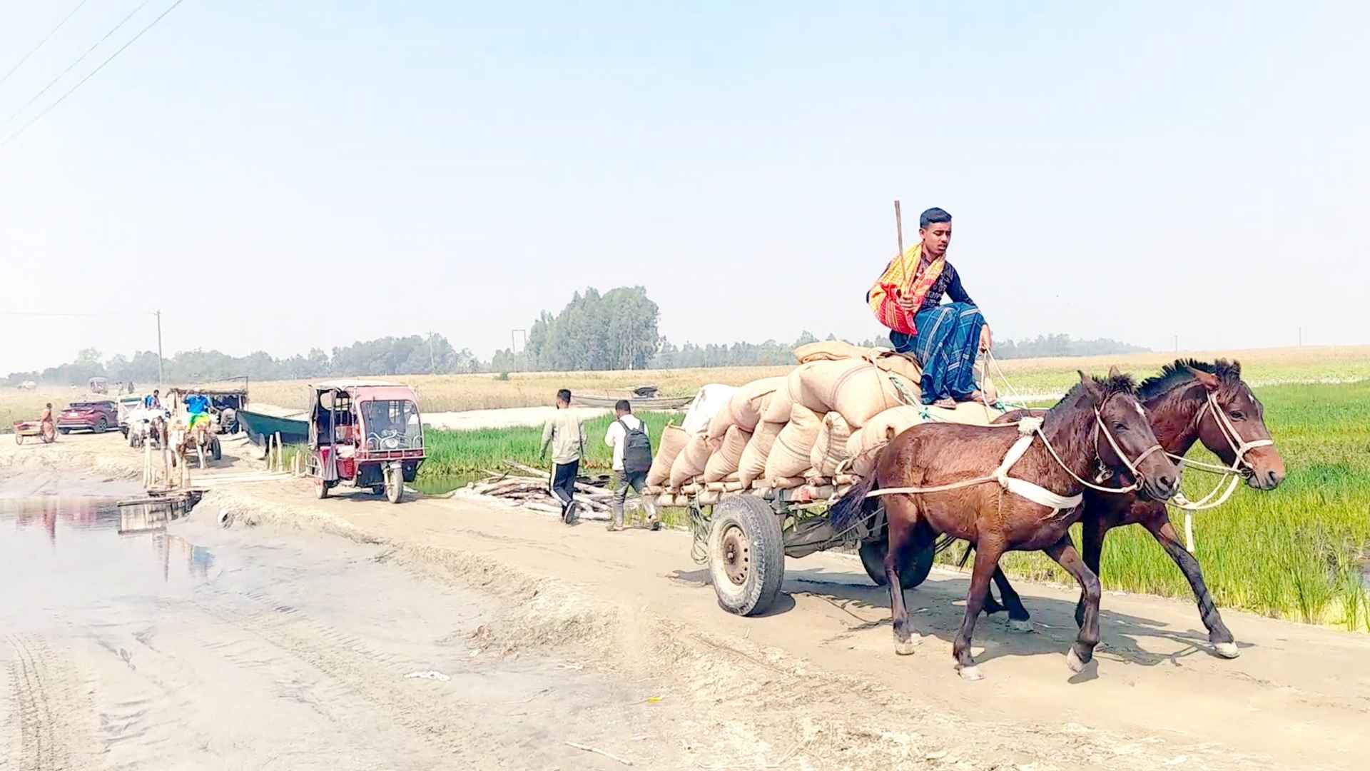 টাঙ্গাইলে দুর্গম চরের ৩০ হাজার মানুষের নিদারুণ কষ্ট, দুর্ভোগ চরমে