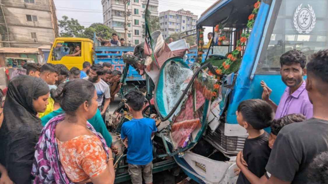 গাজীপুরে পৃথক সড়ক দুর্ঘটনায় স্বামী-স্ত্রীসহ নিহত ৪