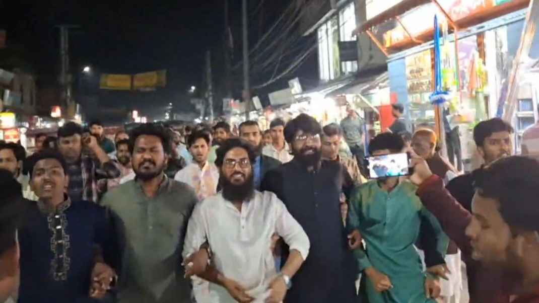 আওয়ামী লীগকে নিষিদ্ধের দাবিতে শেরপুরে বিক্ষোভ