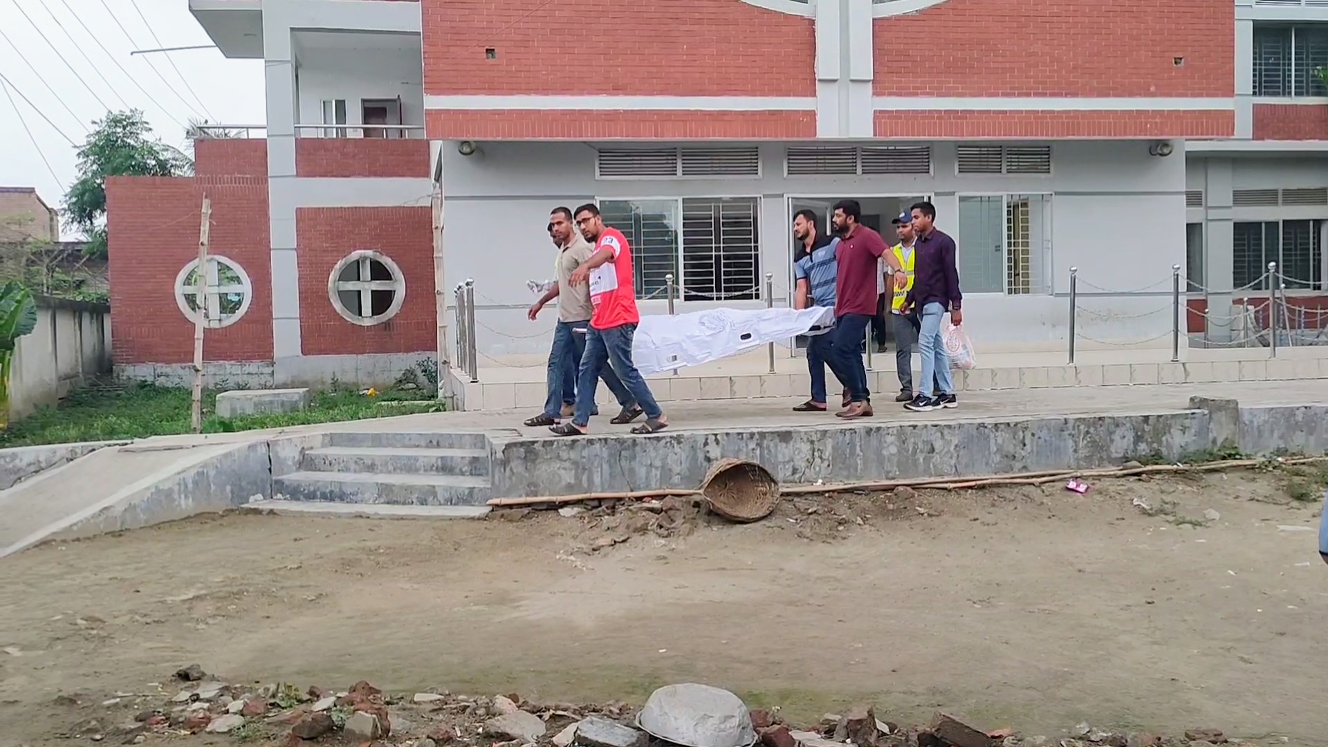 1000025695 1000025695