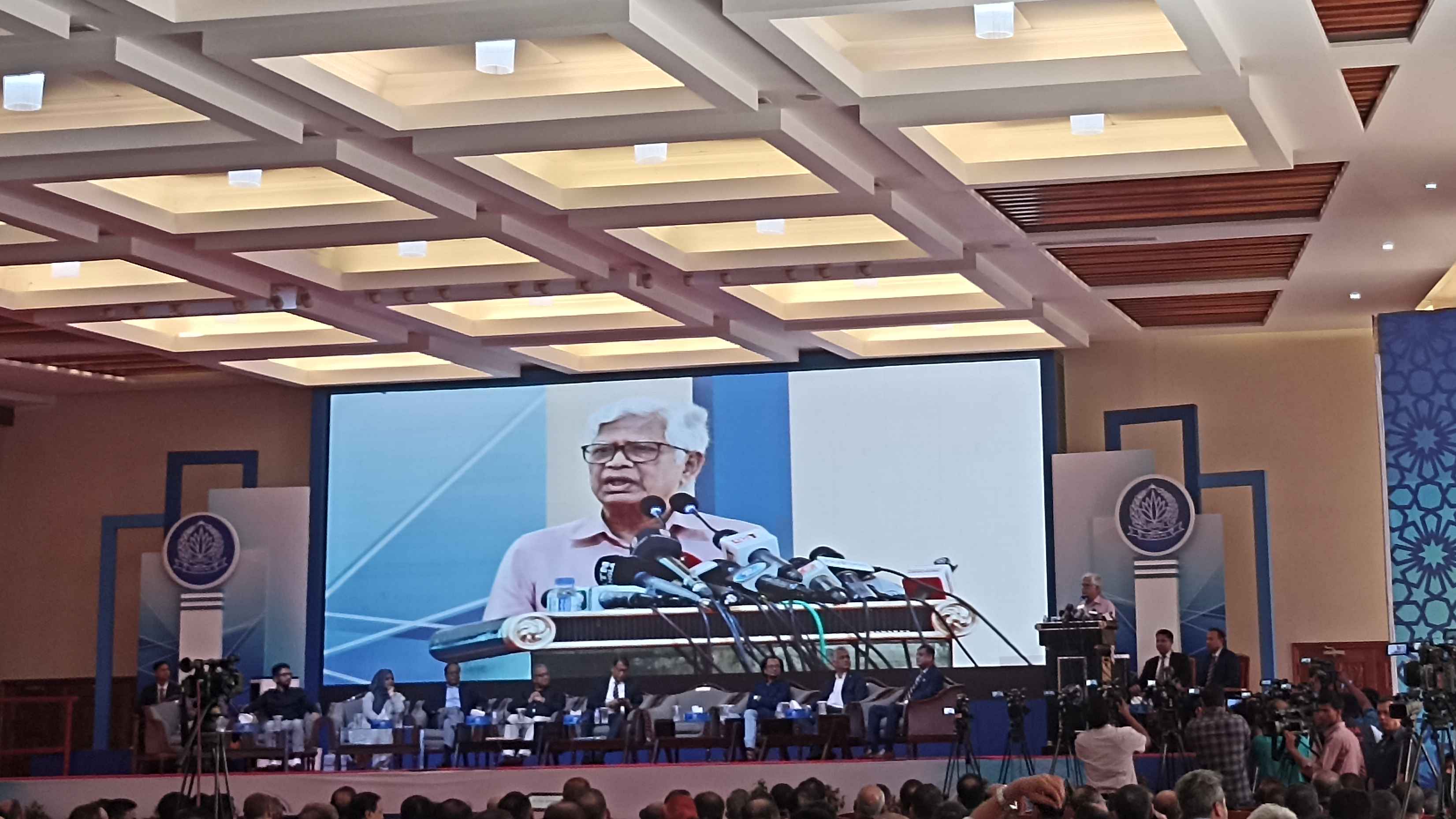 পুলিশকে সরকারের অন্যায় নির্দেশ না মানার অনুরোধ বিশিষ্টজনদের