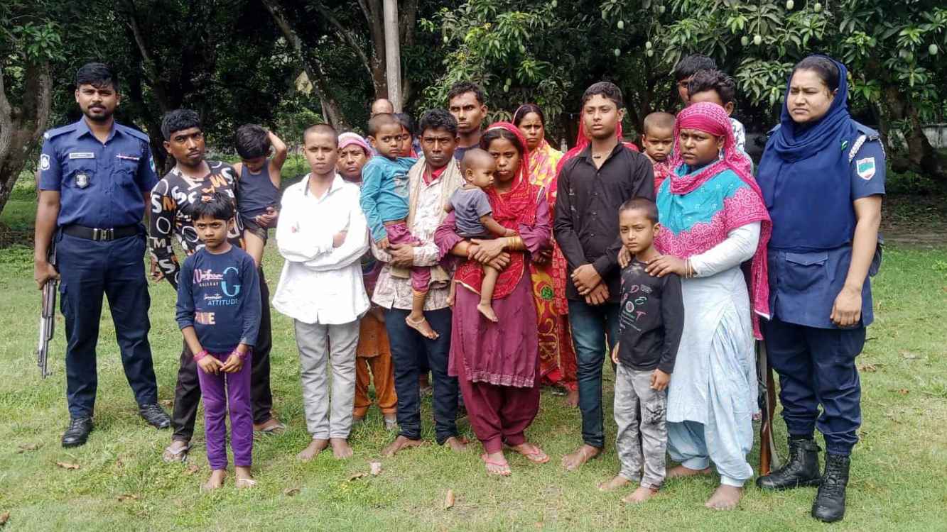 মুজিবনগর সীমান্তে নারী-শিশুসহ ১৯ জন পুশব্যাক