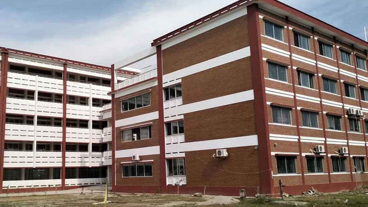 এবার ১৬ শিক্ষাপ্রতিষ্ঠান থেকে শেখ পরিবারের নাম বাদ