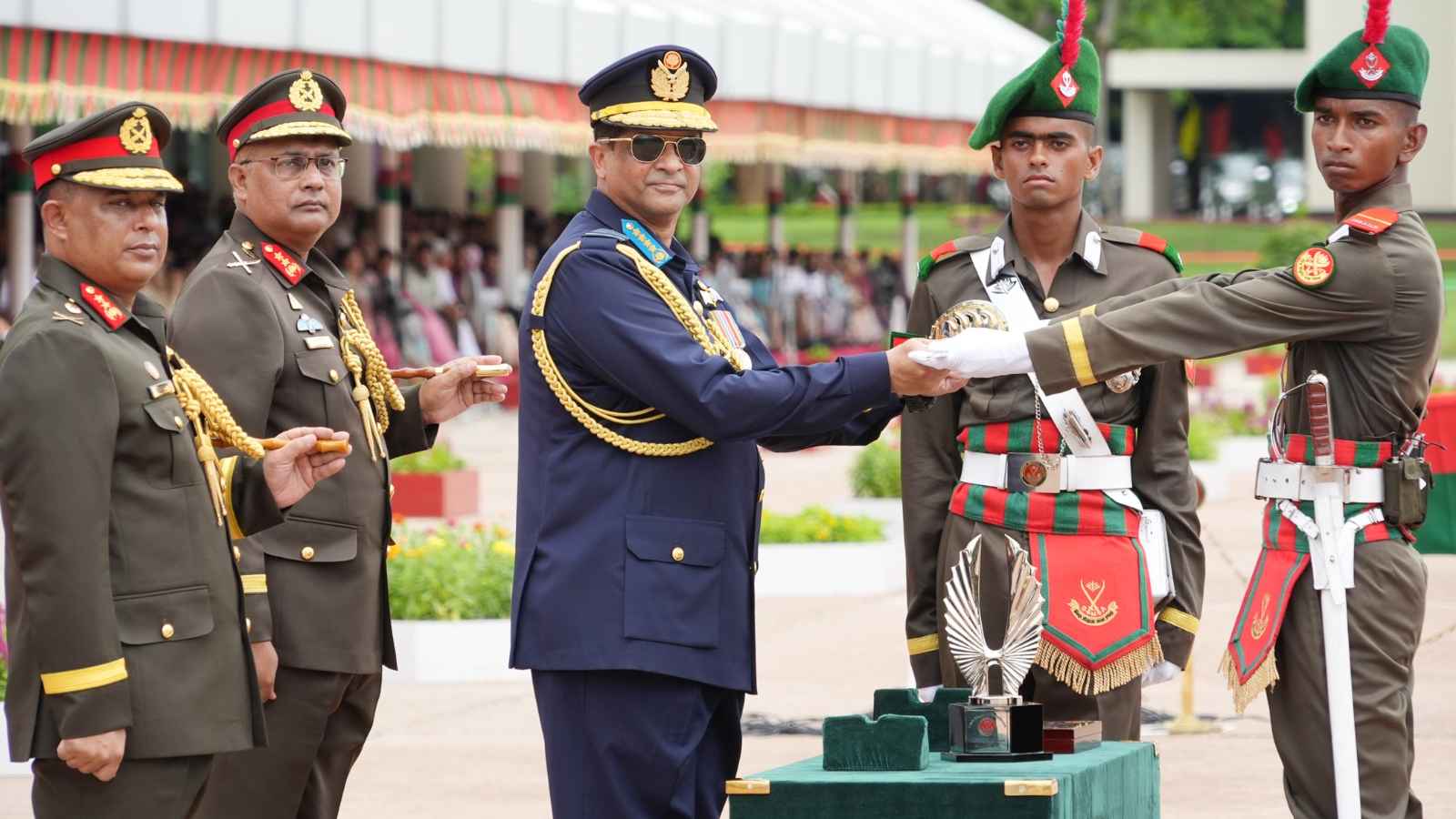 বিএমএ লং কোর্সে পদক পেলেন এক ফিলিস্তিনি ও দুই বাংলাদেশি