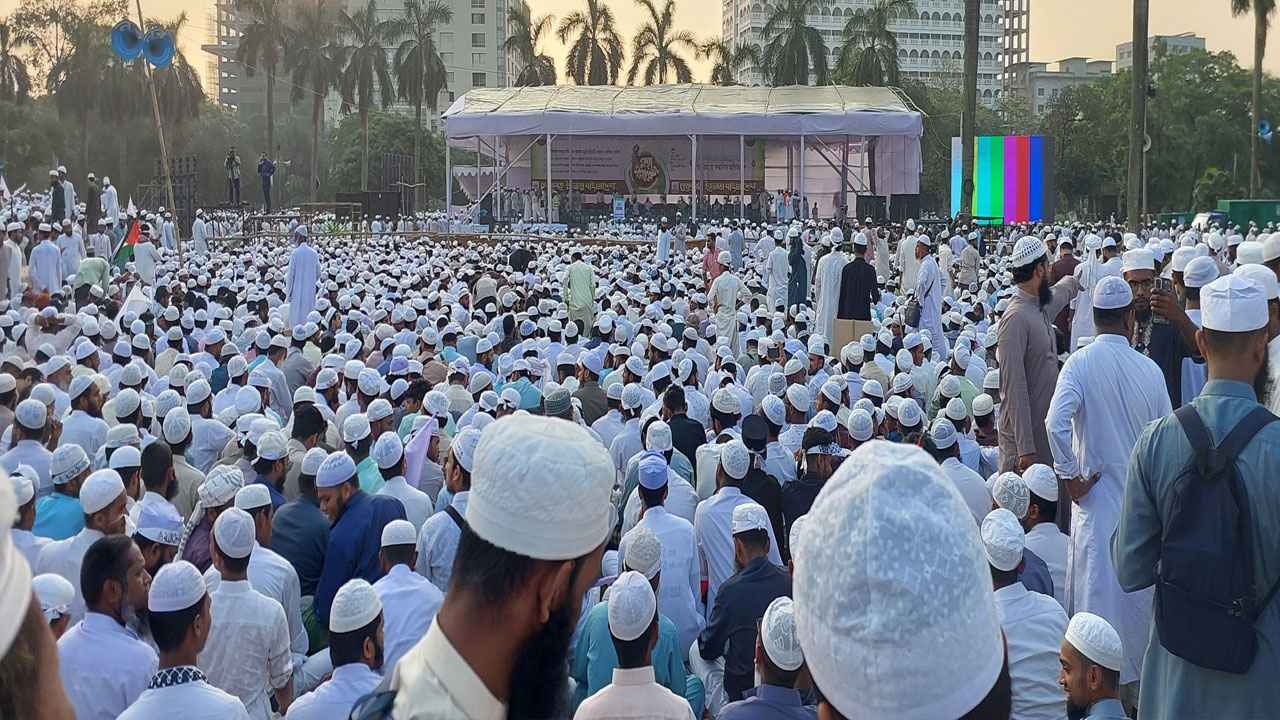 ৪ দাবিতে সোহরাওয়ার্দী উদ্যানে জড়ো হচ্ছেন হেফাজতের নেতাকর্মীরা