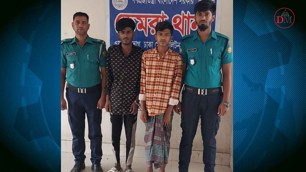 কলেজছাত্রীকে ইভটিজিং করে ফেসবুকে ভিডিও ছড়ানো ২ যুবক গ্রেফতার