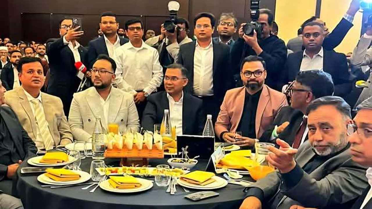 সবাই কাঁধে কাঁধ মিলিয়ে দেশটাকে গড়তে হবে: তারেক রহমান