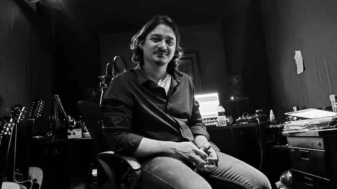 সংগীতে সুখ খুঁজে পান সৈয়দ সুজন