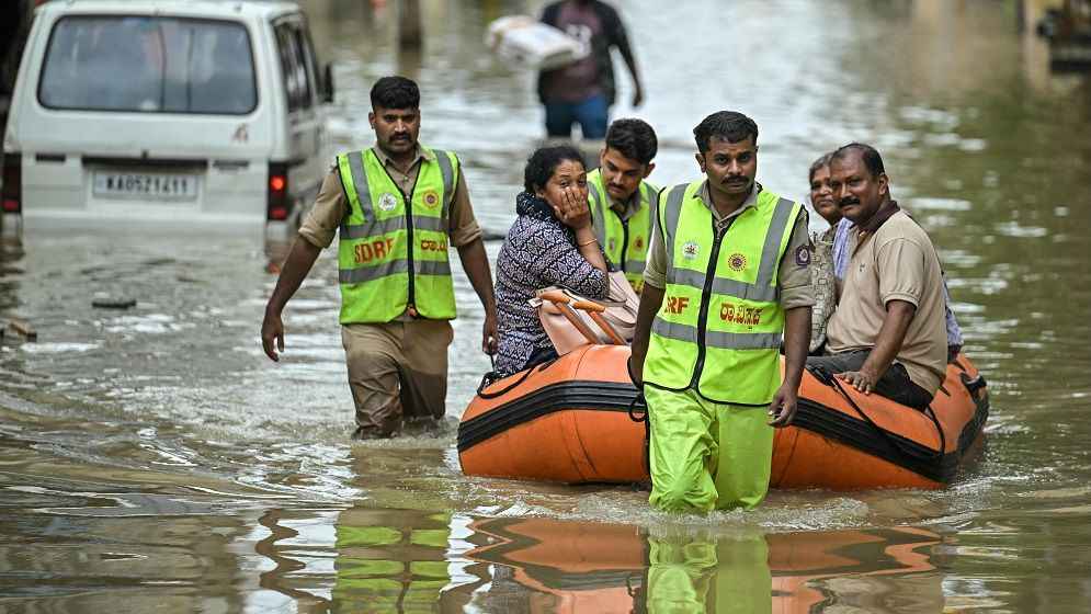 ভারী বৃষ্টিতে তলিয়ে গেছে ভারতের বেঙ্গালুরু, নিহত ১