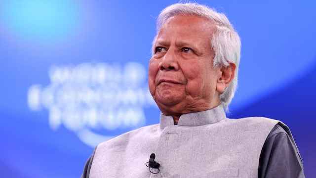 আন্দোলনে চাপে ইউনূস সরকার: রয়টার্স