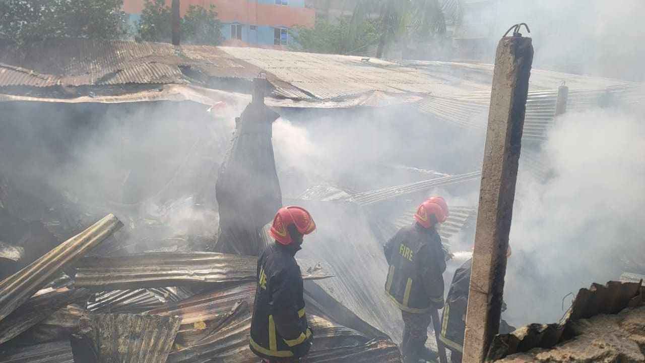 গাজীপুরে ভাঙারির গুদামে আগুন