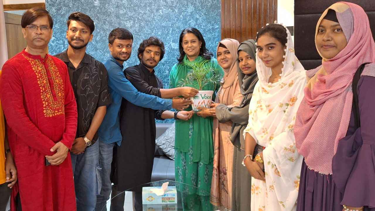 পলিথিনের বিকল্প হিসেবে কাপড় ও পাটের ব্যাগ ব্যবহারের পরামর্শ