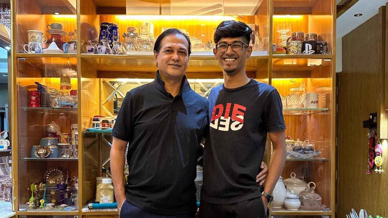 ছোট ছেলের বিয়ের খবর দিলেন আসিফ