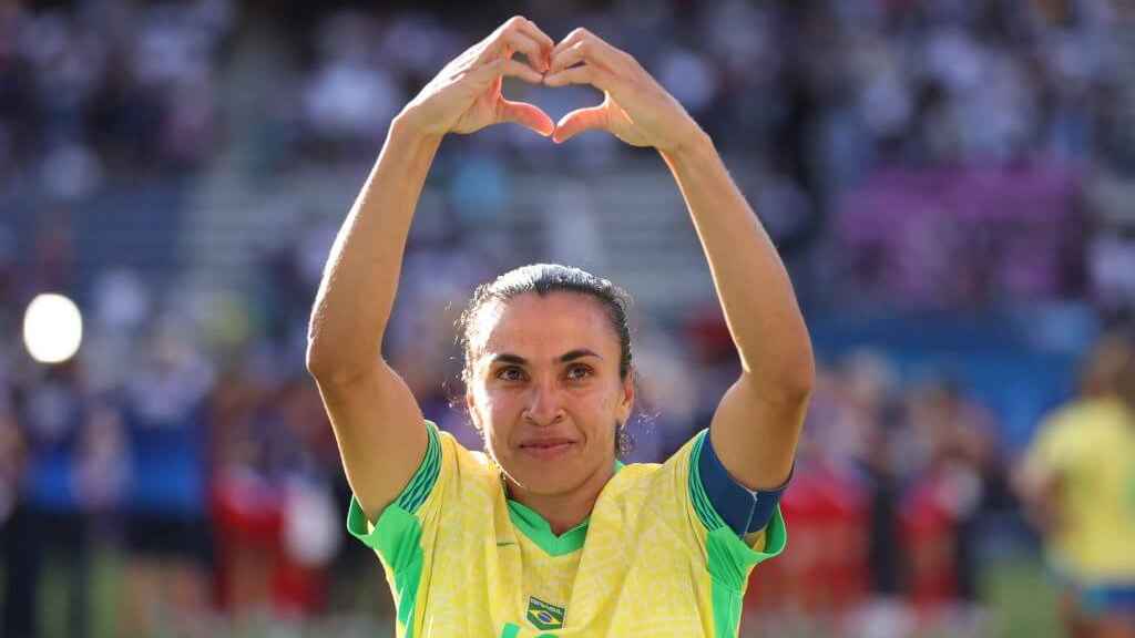 অবসর ভেঙে আবার ব্রাজিল দলে ফিরছেন কিংবদন্তি ফুটবলার