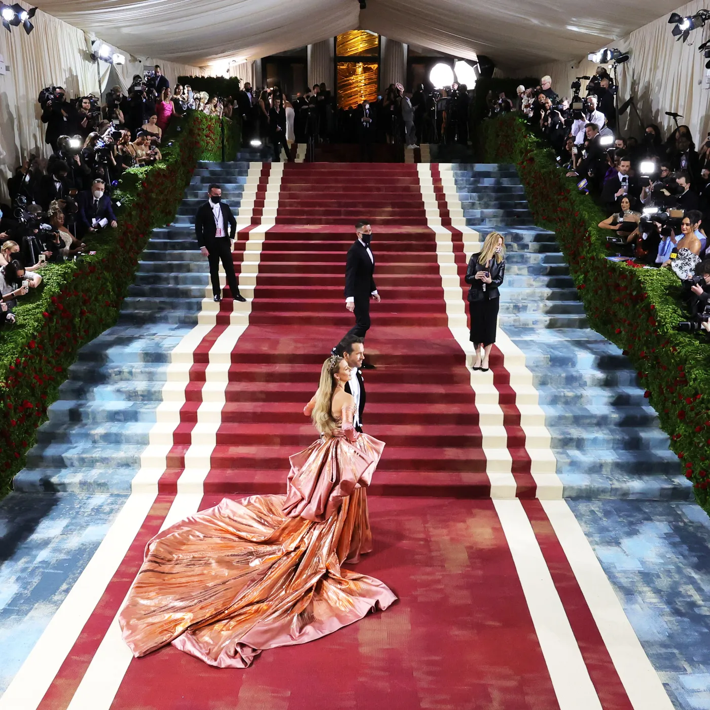 86b90cd181ee3187c849e9c9becc285c79-met-gala-carpet.1x.rsquare.w1400 86b90cd181ee3187c849e9c9becc285c79-met-gala-carpet.1x.rsquare.w1400