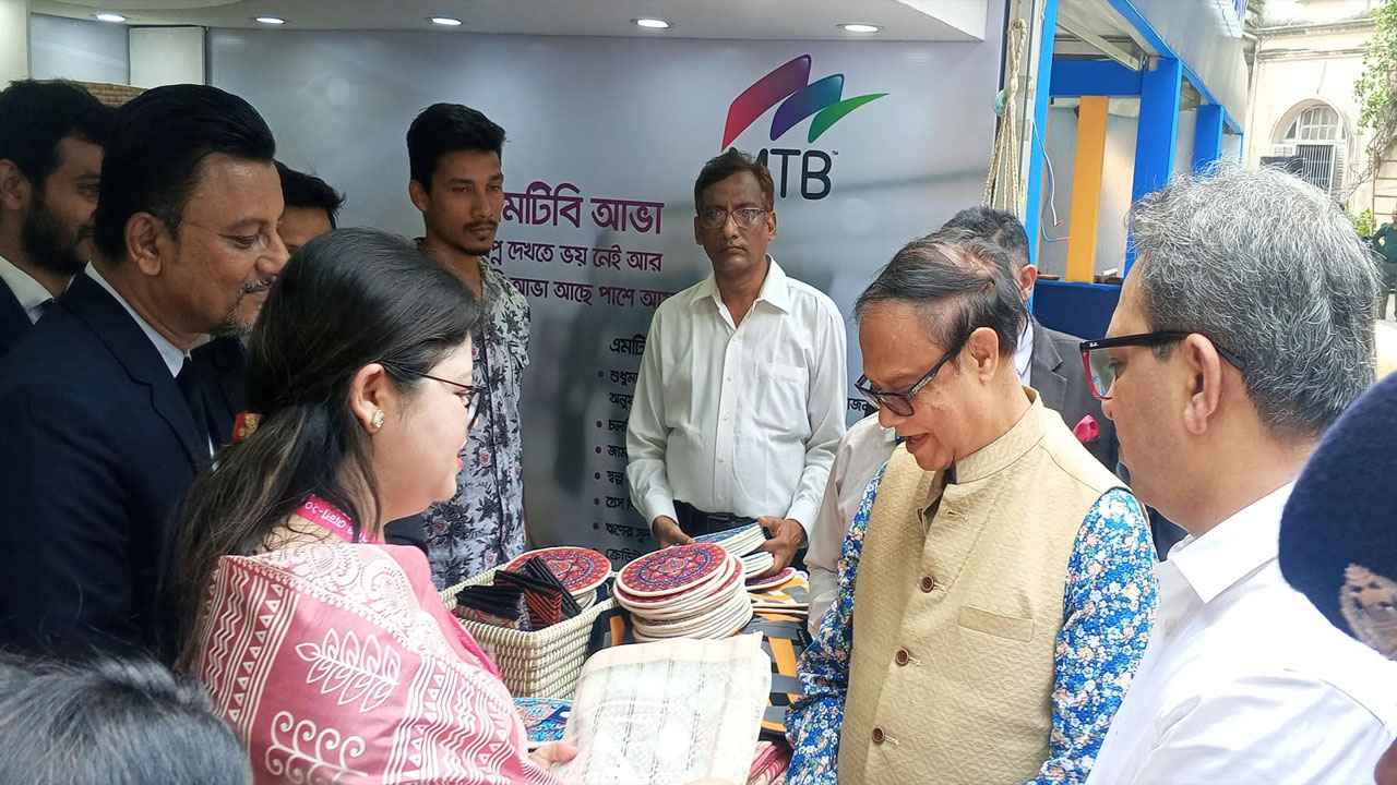 সিএমএসএমই নারী উদ্যোক্তা মেলা উদ্বোধন করলেন গভর্নর