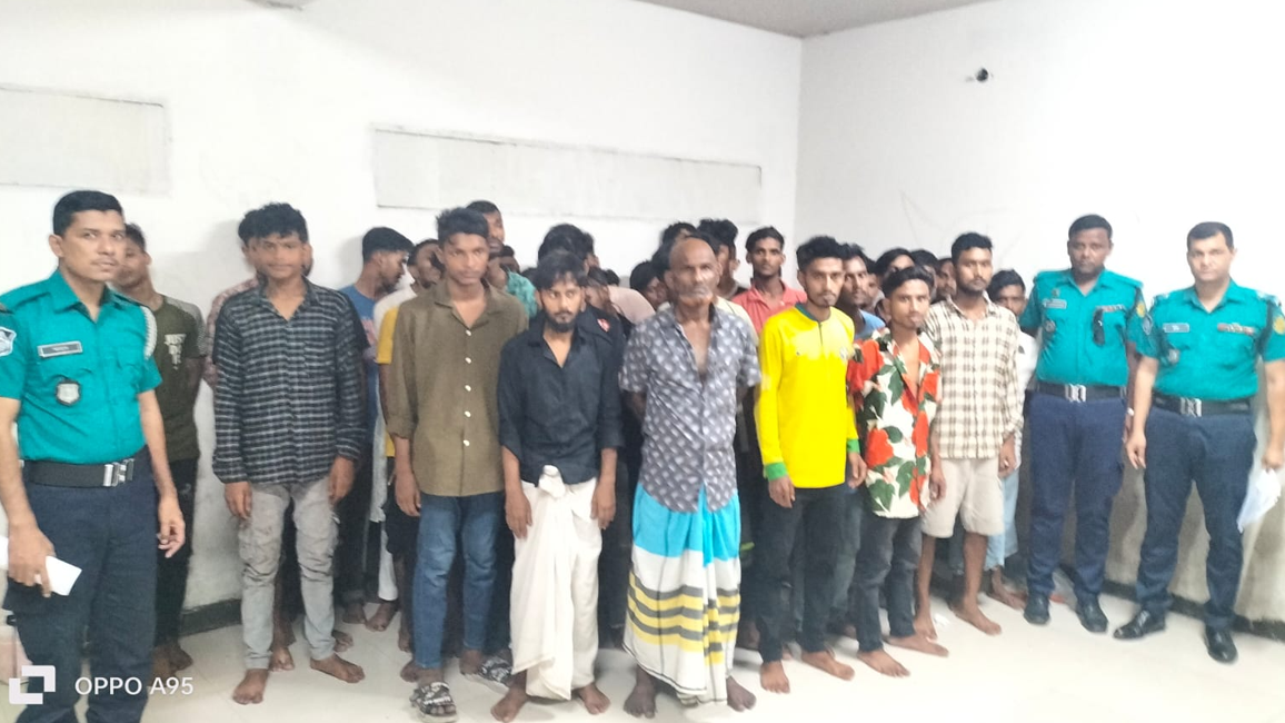 কুখ্যাত ‘পাটালি গ্রুপের’ শীর্ষ সন্ত্রাসী শাহিনসহ গ্রেফতার ৪৪