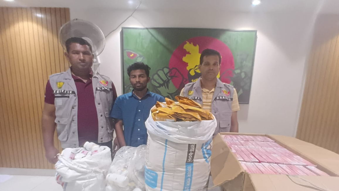 ফেসবুকে বিজ্ঞাপন দিয়ে নকল ওষুধসহ বিভিন্ন পণ্য বিক্রি, গ্রেফতার ১