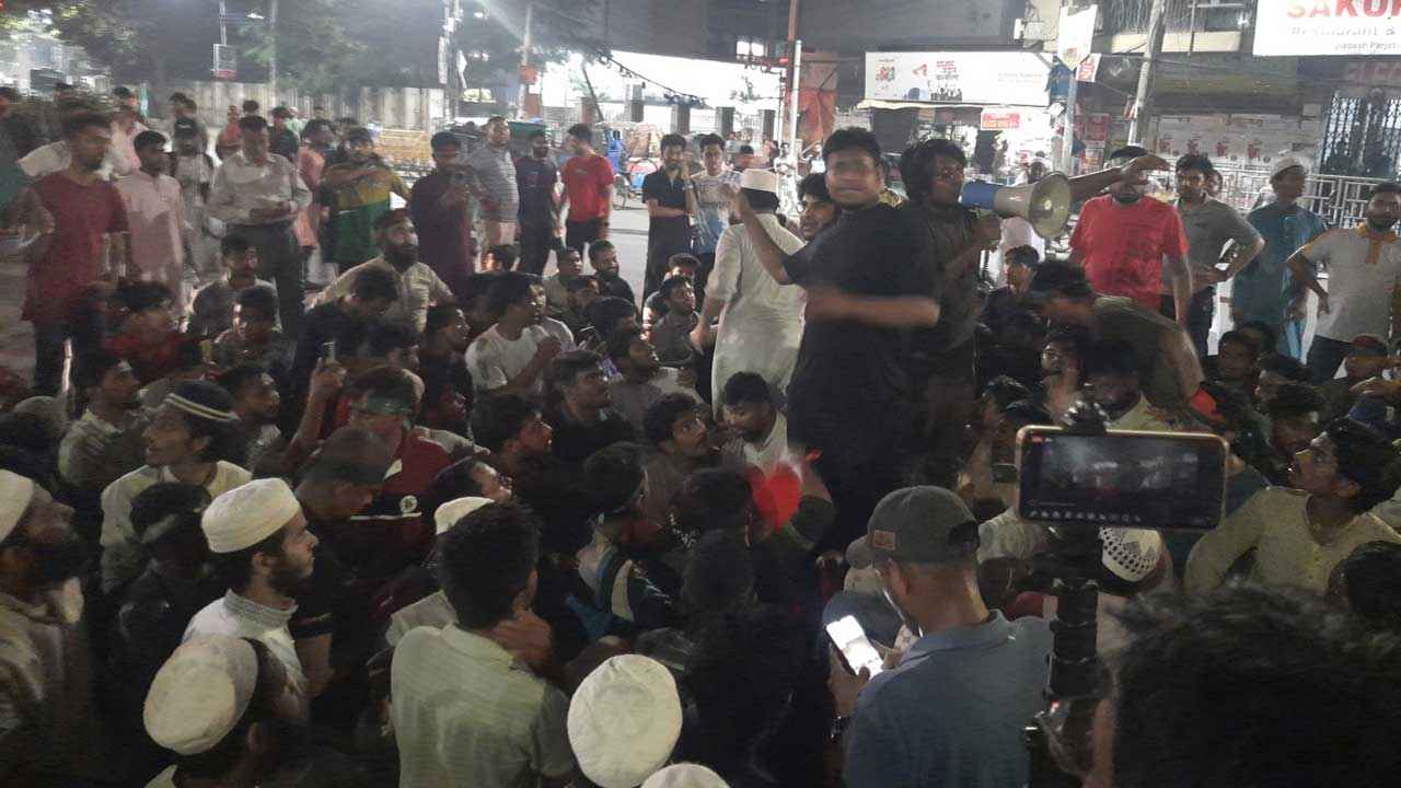 আনন্দ মিছিলের প্রস্তুতি আন্দোলনকারীদের