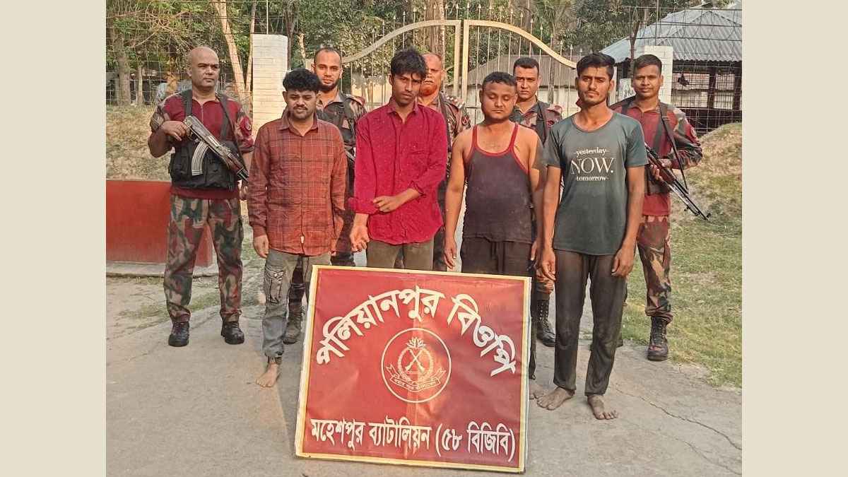 ঝিনাইদহ সীমান্তে নারী-শিশুসহ ৩৫ বাংলাদেশি আটক