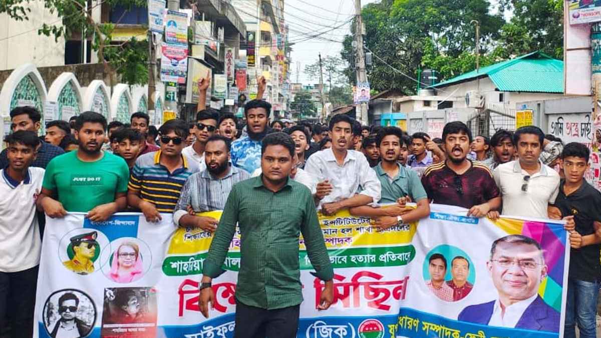 ঢাবির ছাত্রদল নেতা হত্যার প্রতিবাদে ফেনীতে ছাত্রদলের বিক্ষোভ