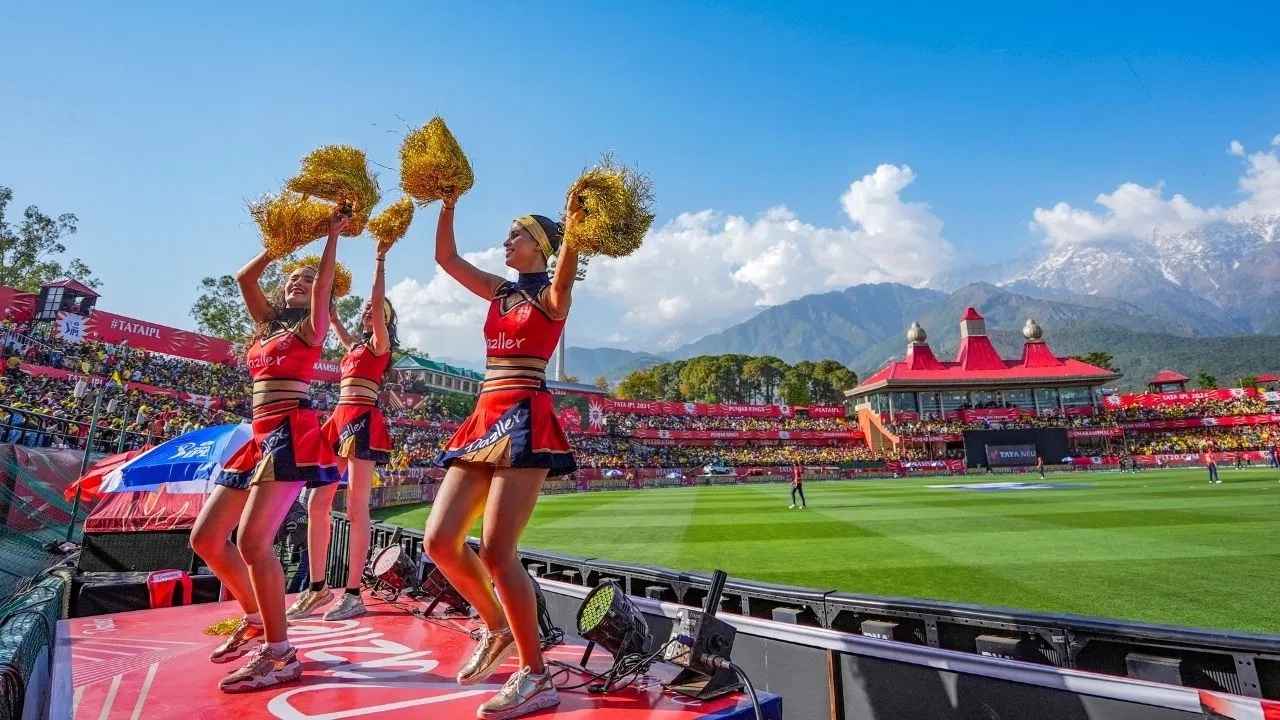 How much do IPL cheerleaders earn?