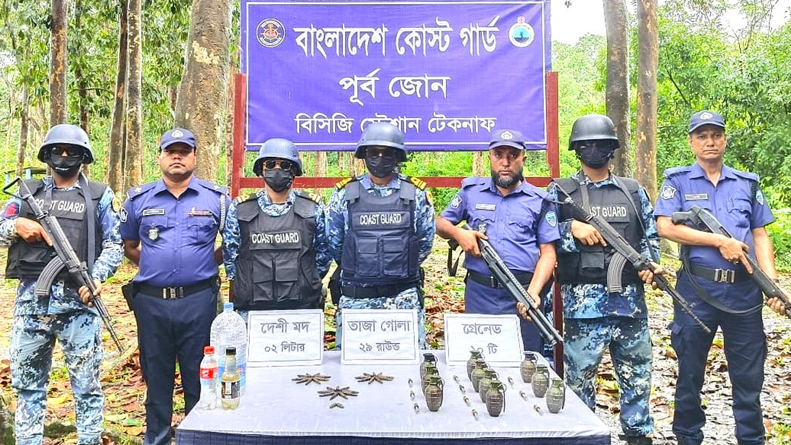 টেকনাফে বস্তাবন্দি অবস্থায় হ্যান্ড গ্রেনেড উদ্ধার