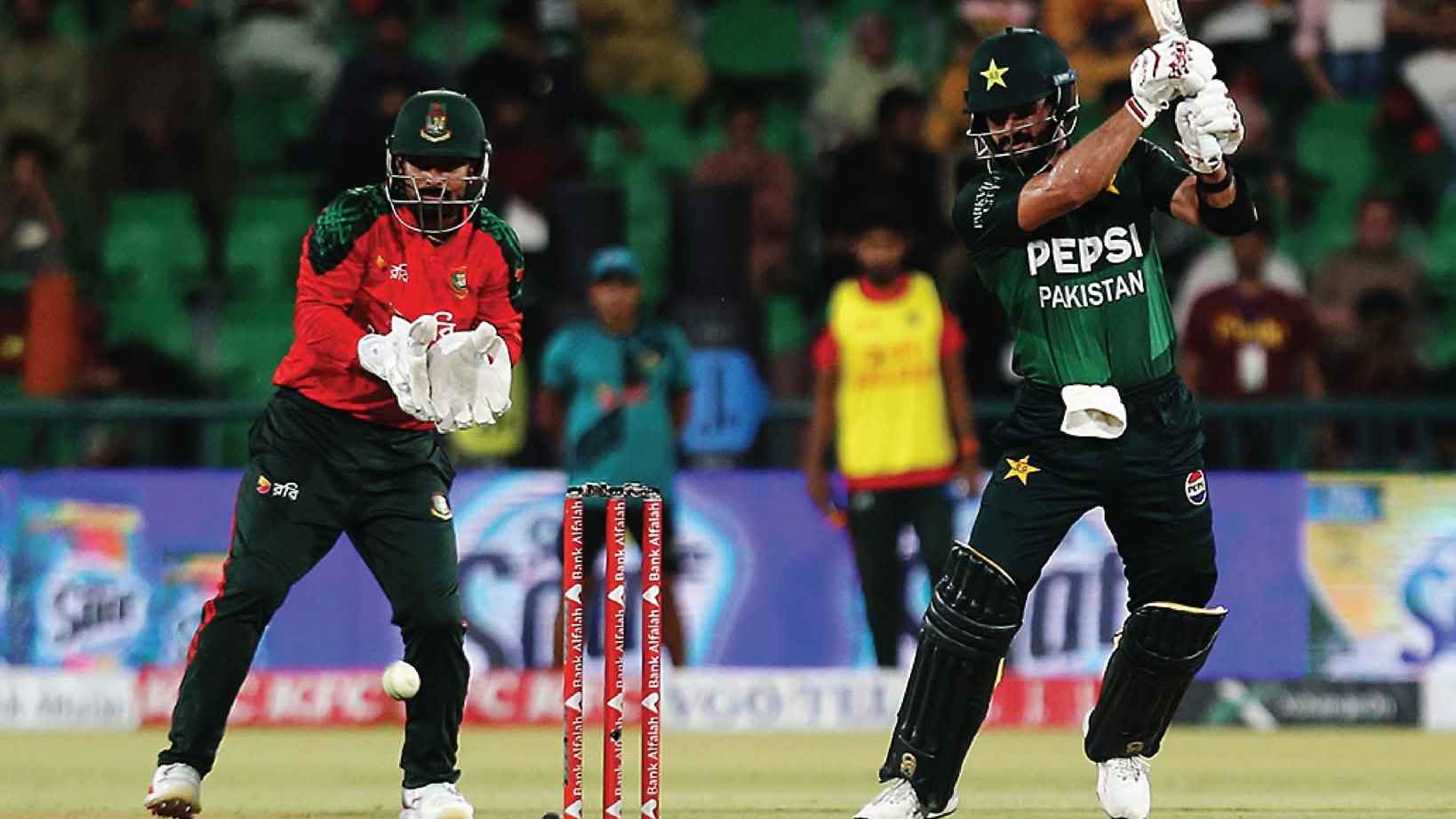 বুলবুলের বিসিবি দায়িত্ব নেওয়ার দিনে পাকিস্তানে সিরিজ হার বাংলাদেশের