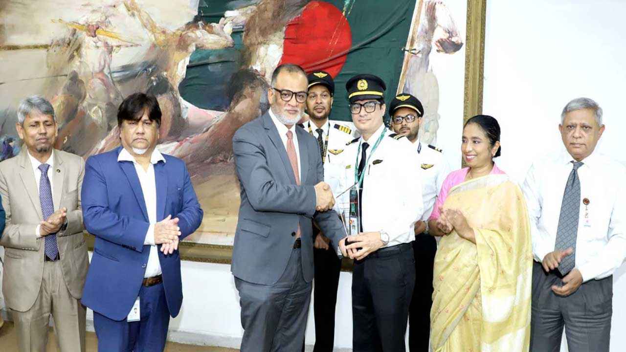সাহসিকতার স্বীকৃতি পেলেন সেই ফ্লাইটের ক্যাপ্টেন ও অন্যরা