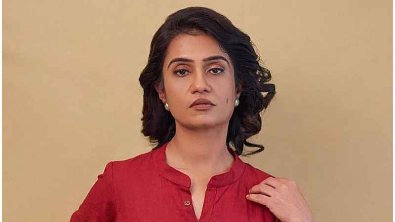 ‘হঠাৎ কোমরের কাছে স্পর্শ, ঘুরে দেখি এক বড় প্রযোজক’