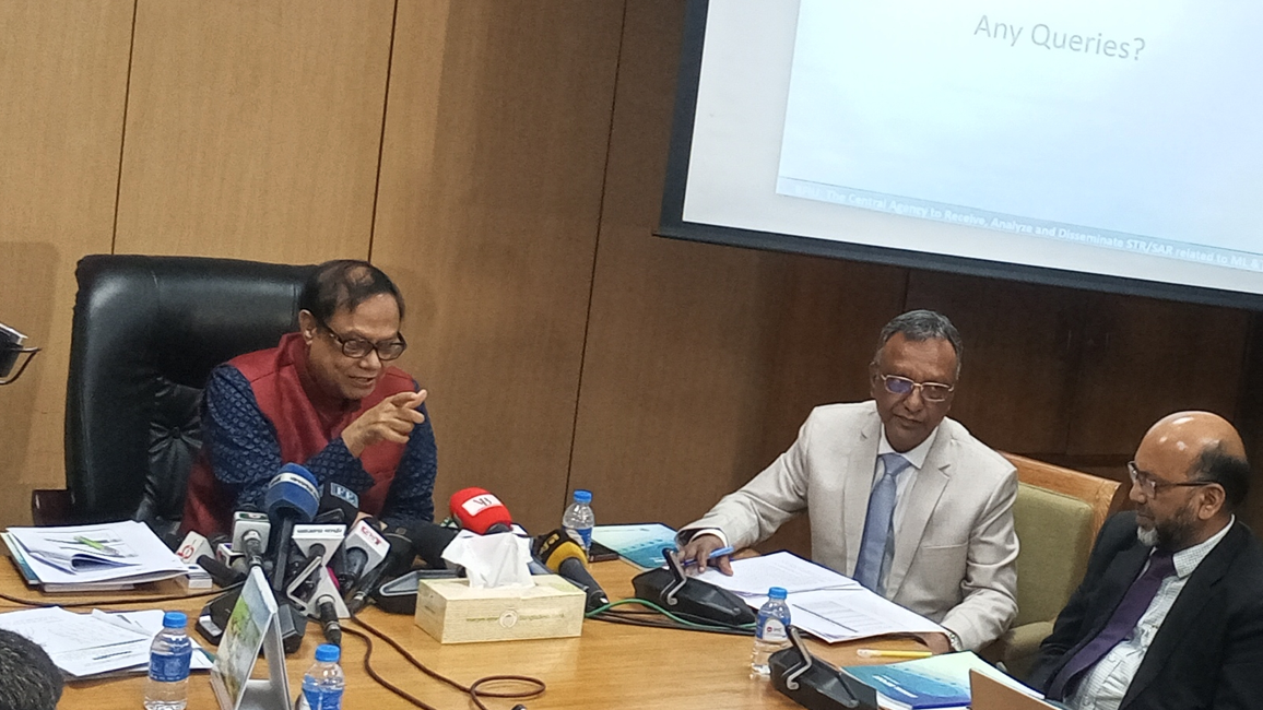 আ.লীগের আমলে ১৮-২০ বিলিয়ন ডলার পাচার হয়েছে: গভর্নর