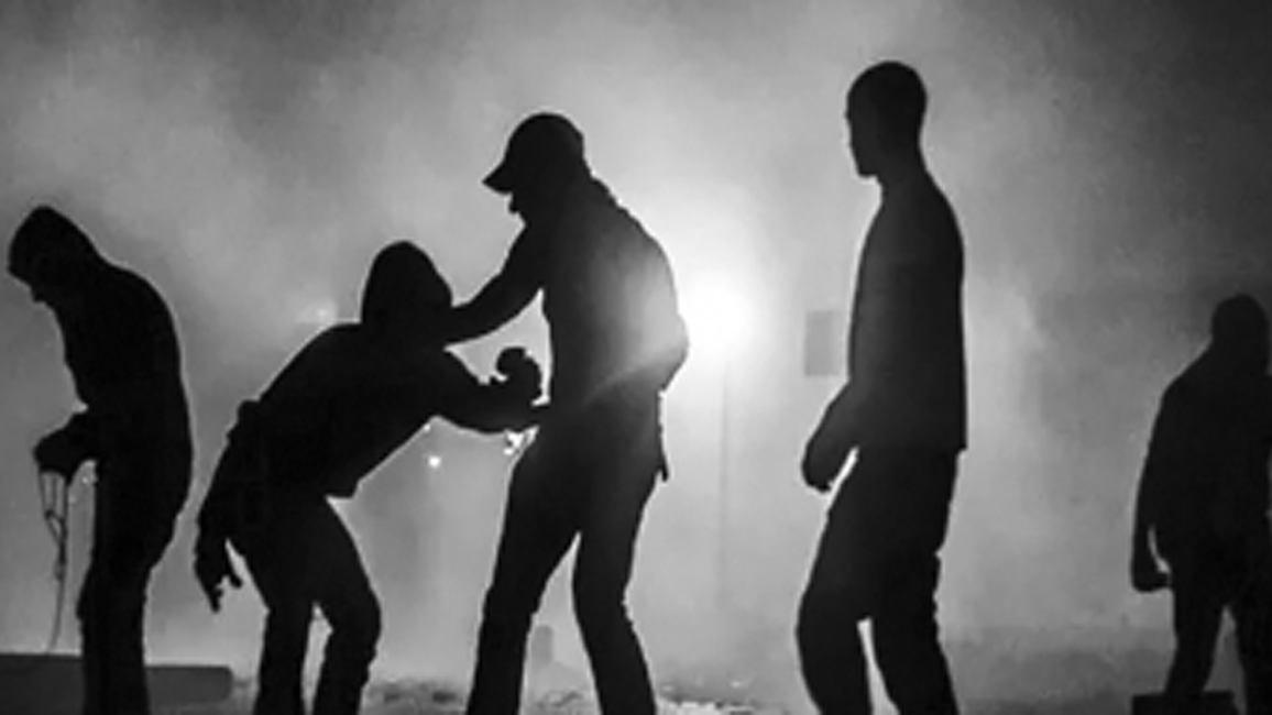 ফের আলোচনায় মোহাম্মদপুরে প্রকাশ্যে হামলা, কিশোর গ্যাংয়ের অস্ত্রের মহড়া