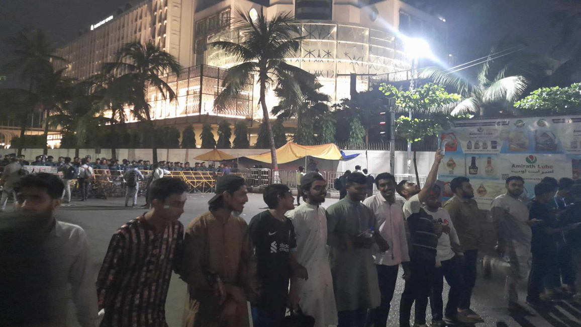 আবারও যমুনা অভিমুখে শাহবাগের জনস্রোত