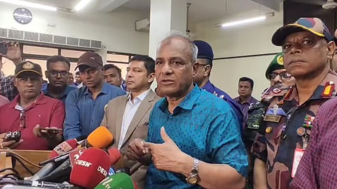 পুলিশের হাতে কোনো মারণাস্ত্র থাকবে না: স্বরাষ্ট্র উপদেষ্টা