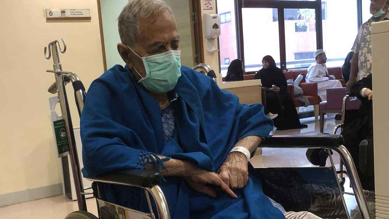 আবদুল হামিদের ‘বিধ্বস্ত’ ছবি শেয়ার করে ছেলে যা লিখলেন