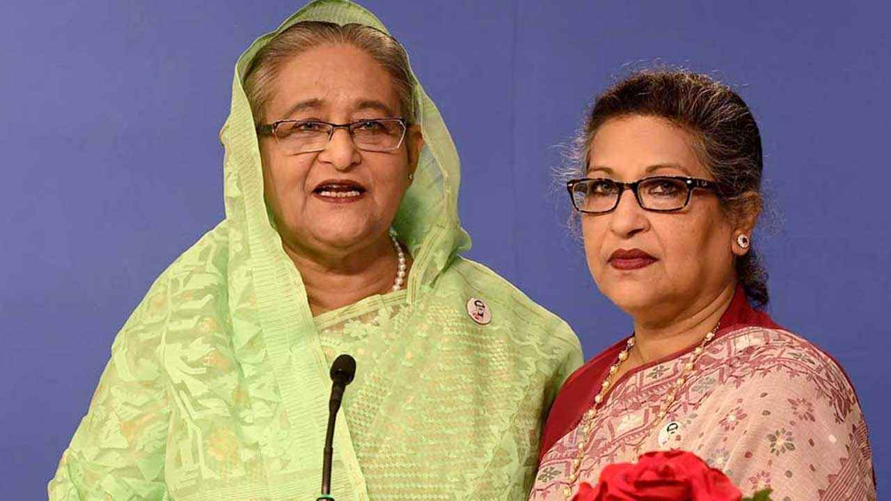 পদত্যাগ করতে শেখ হাসিনার পায়ে ধরেছিলেন রেহানা!