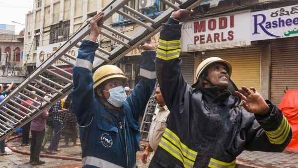 ভারতে ভবনে আগুন, শিশুসহ ১৭ জন নিহত