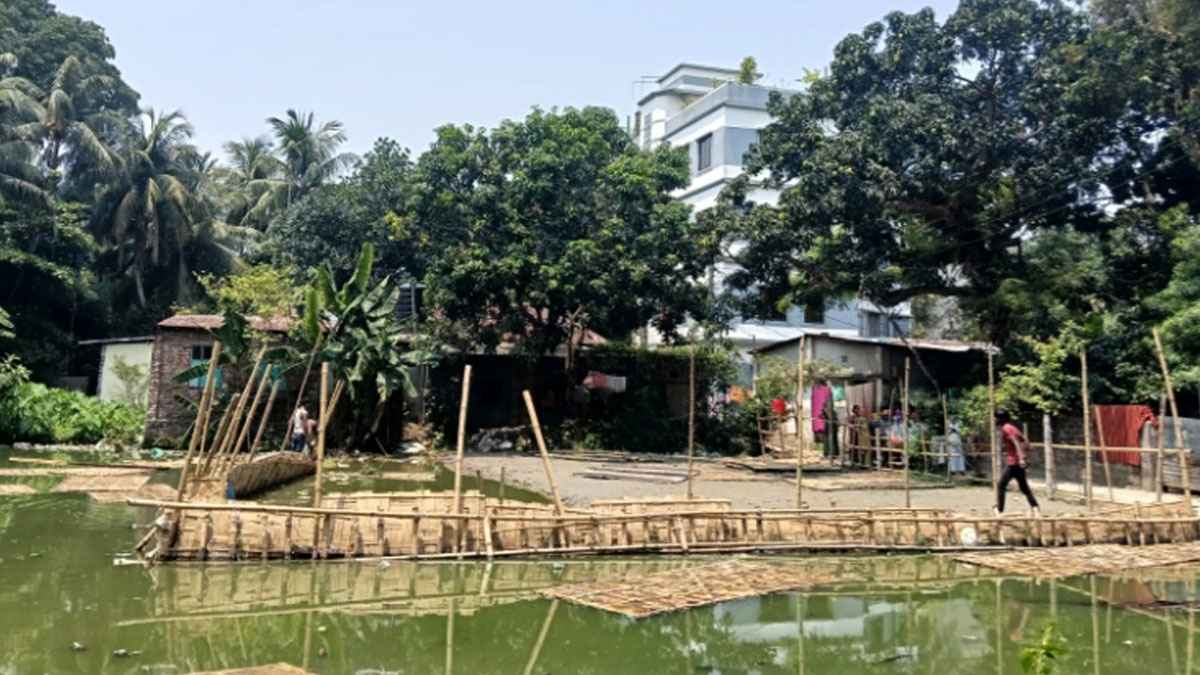 চাঁদপুরে পুকুর ভরাটে জরিমানা, পুনঃখননের নির্দেশ