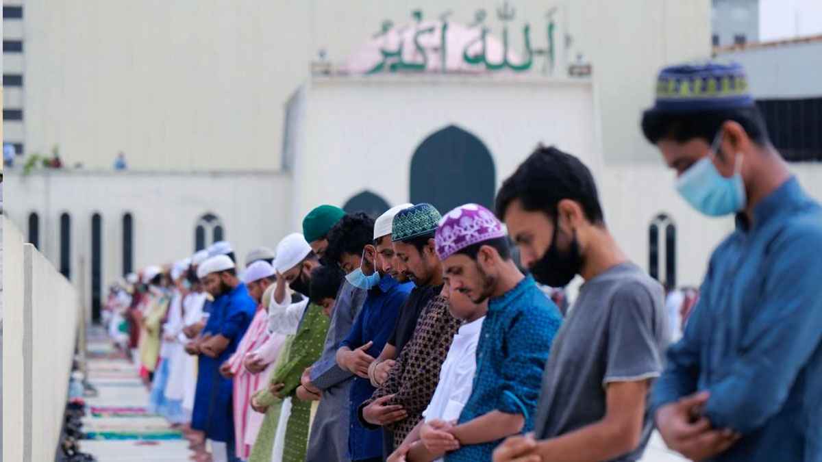 ইমাম ভুল করলে মুক্তাদি আল্লাহু আকবর বলবে নাকি সুবহানাল্লাহ?