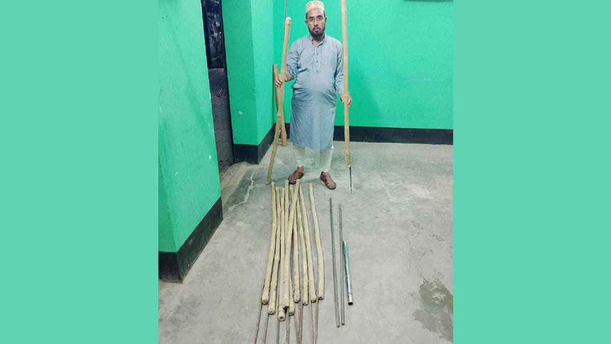 সিংড়ায় বিএনপির অফিস থেকে দেশীয় অস্ত্রসহ আটক ১