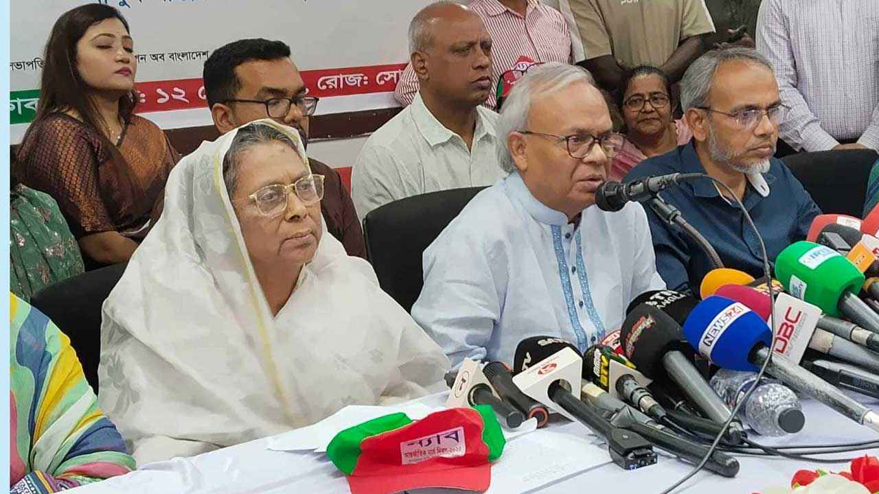 আবেগে নয়, অনেক দূর তাকিয়ে সিদ্ধান্ত নিন: সরকারকে রিজভী