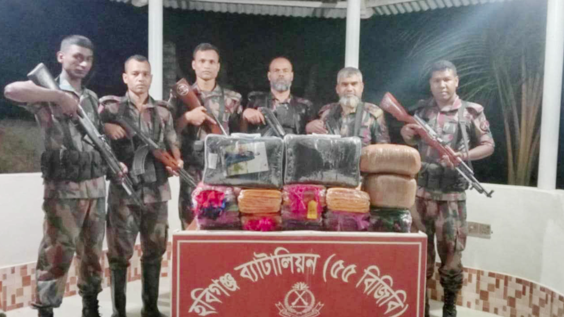 ভারতীয় শাড়ি ও মাদকের চোরাচালান জব্দ