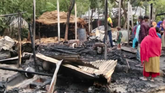 নাটোরে আগুনে ভস্মীভূত ঘর-বাড়িসহ ৯ ছাগল