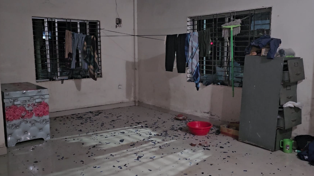 মোটরসাইকেল জব্দের জেরে থানায় ছাত্রদলের নেতা-কর্মীদের হামলা