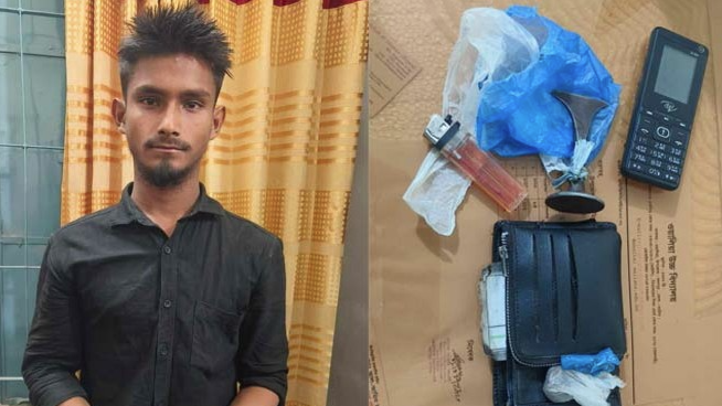ছাত্রদের কাছে গাঁজা বিক্রি করতে এসে যুবক আটক