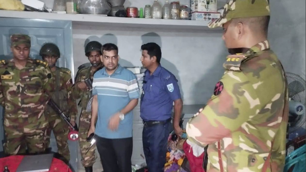 গাইবান্ধায় হ্যাকারের বাড়িতে অভিযান, বিপুল পরিমাণ সরঞ্জাম জব্দ