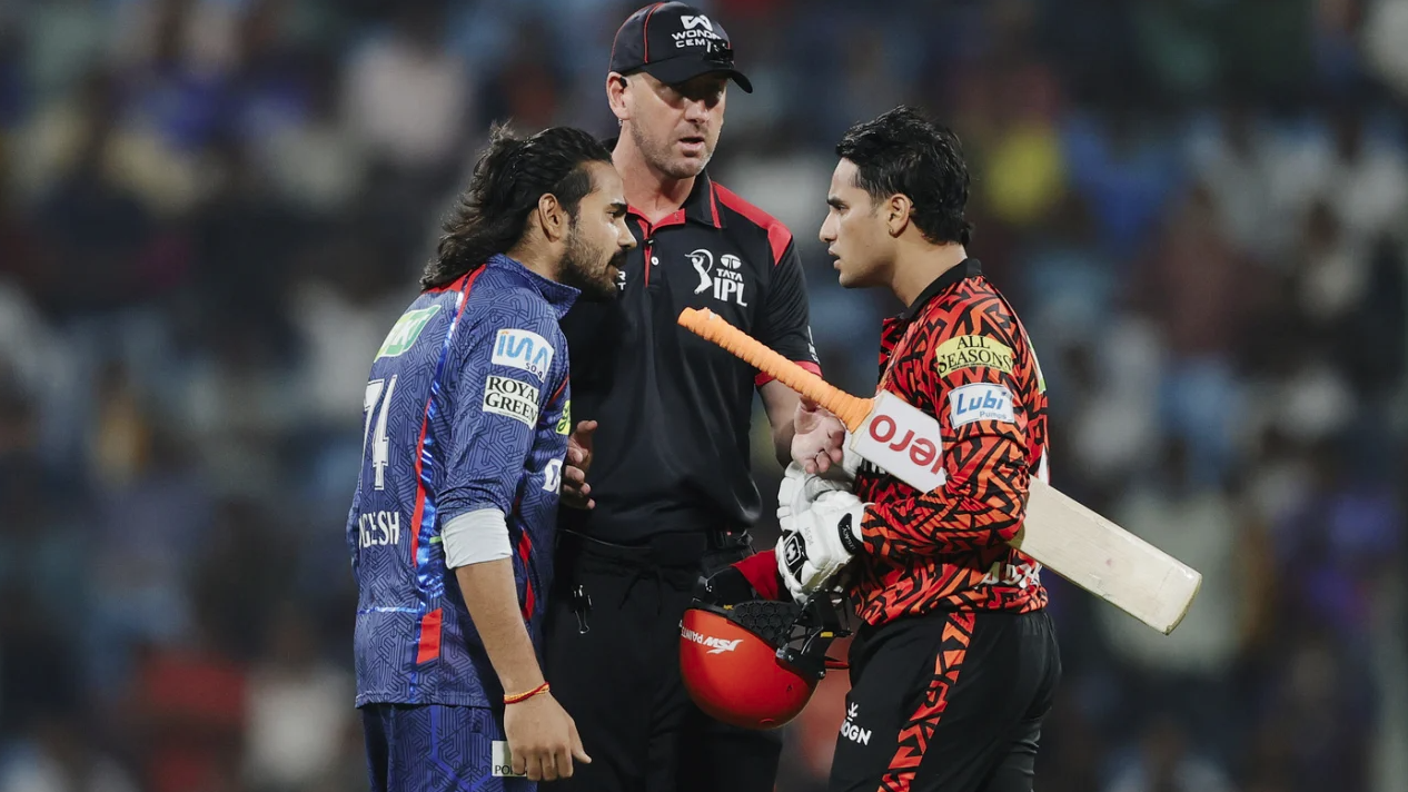 অভিষেকের ২০ বলের ঝড়ে উড়ে গেল লক্ষ্ণৌ