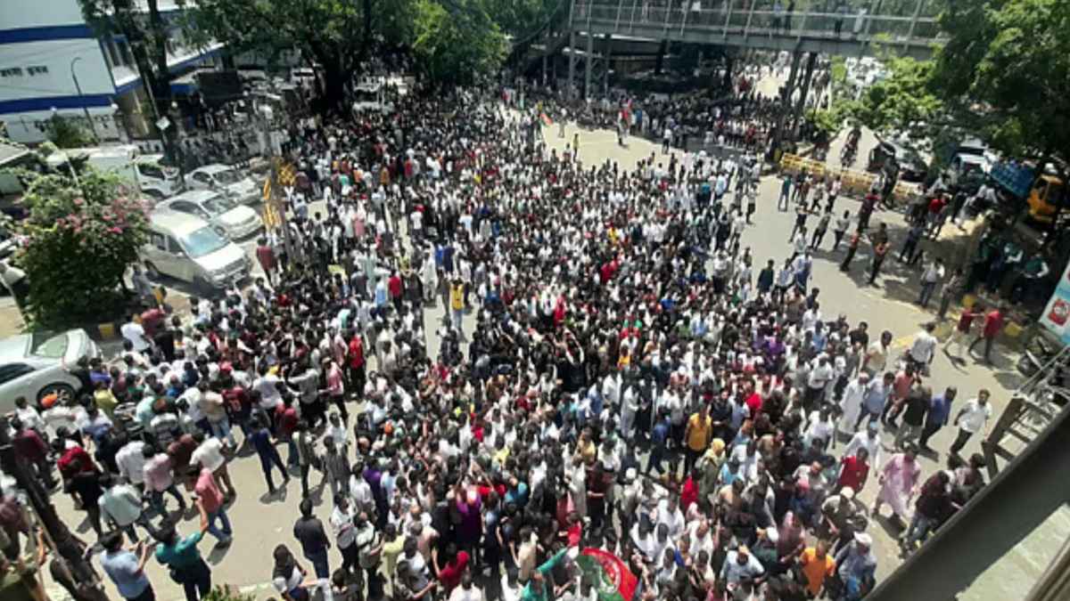 এবার মৎস্য ভবন-কাকরাইল মোড়ে ইশরাক সমর্থকদের অবস্থান, যান চলাচল বন্ধ